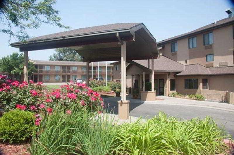 Quality Inn & Suites Lawrence - University Area Exterior foto